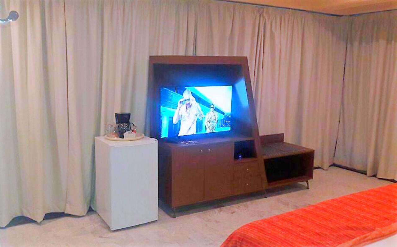 Hotel Versalles Suites Cancún Eksteriør bilde
